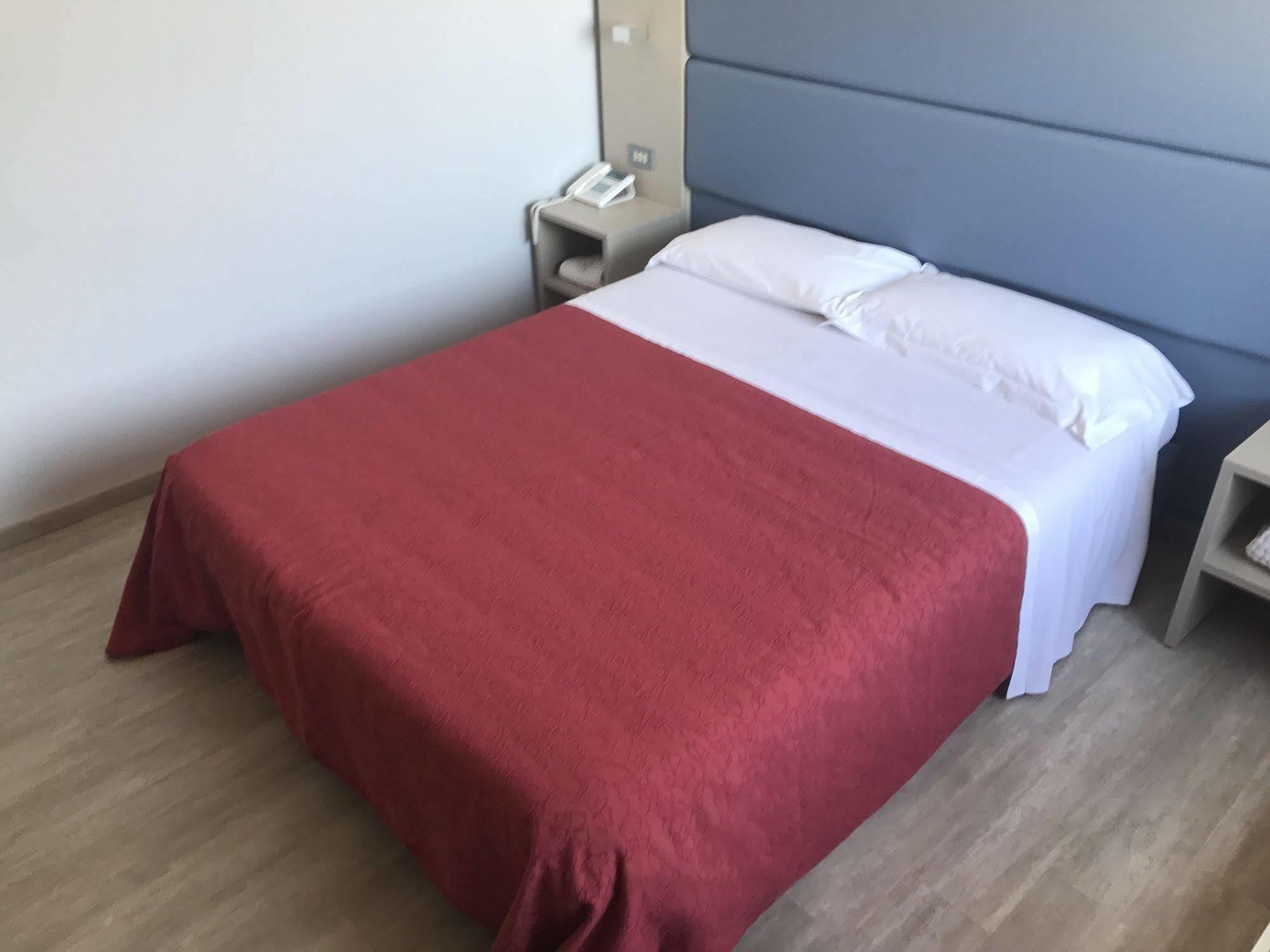 Hotel Elisabeth Due Fano Buitenkant foto